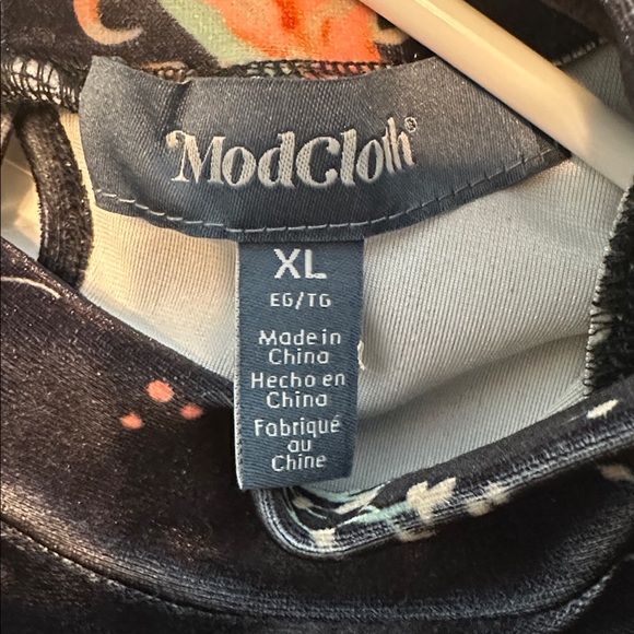 Modcloth Black Velvety Top with Vibrant Marine Print XL - Picture 5 of 5